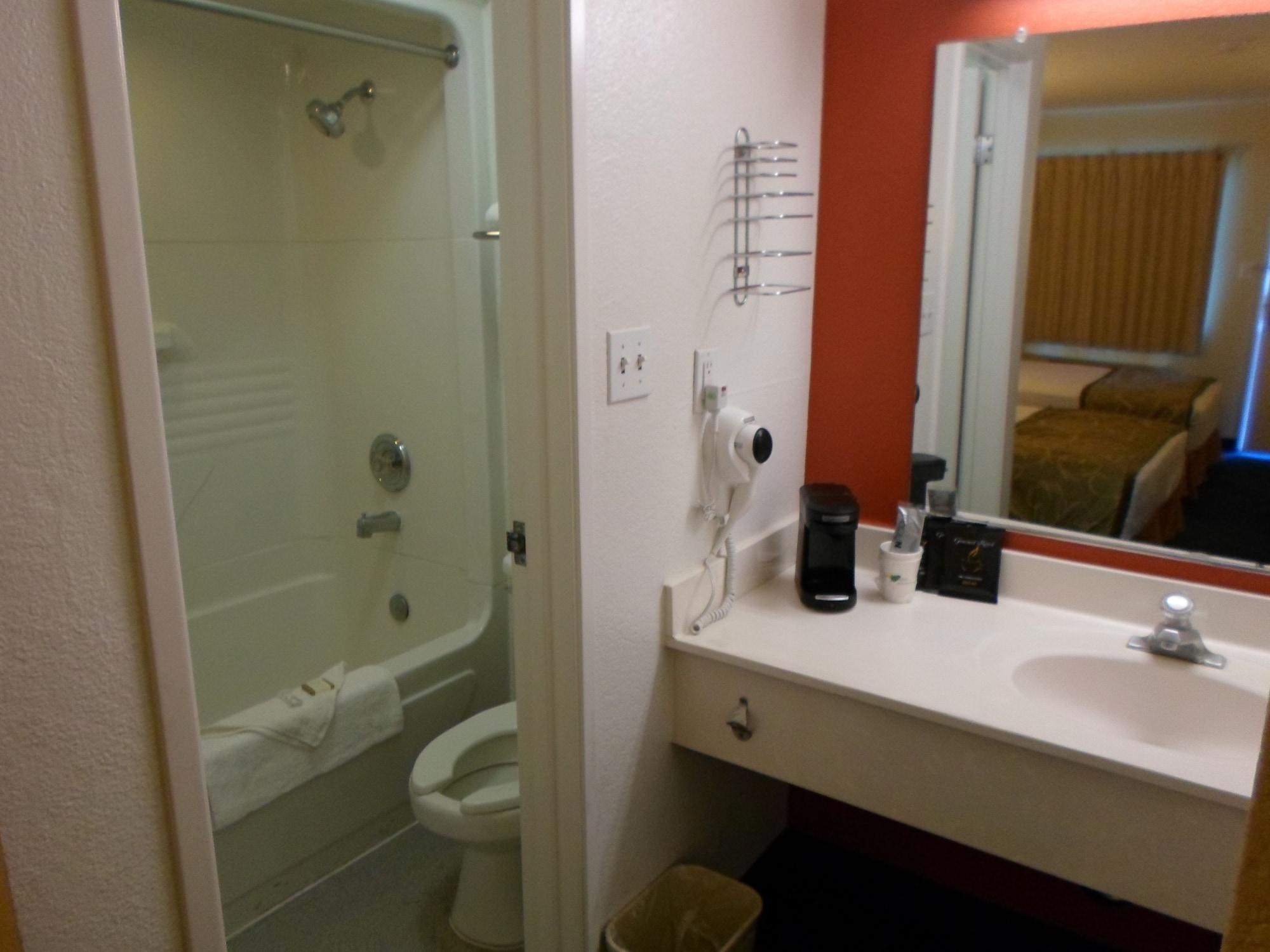 Howard Johnson By Wyndham Las Vegas Near The Strip Εξωτερικό φωτογραφία