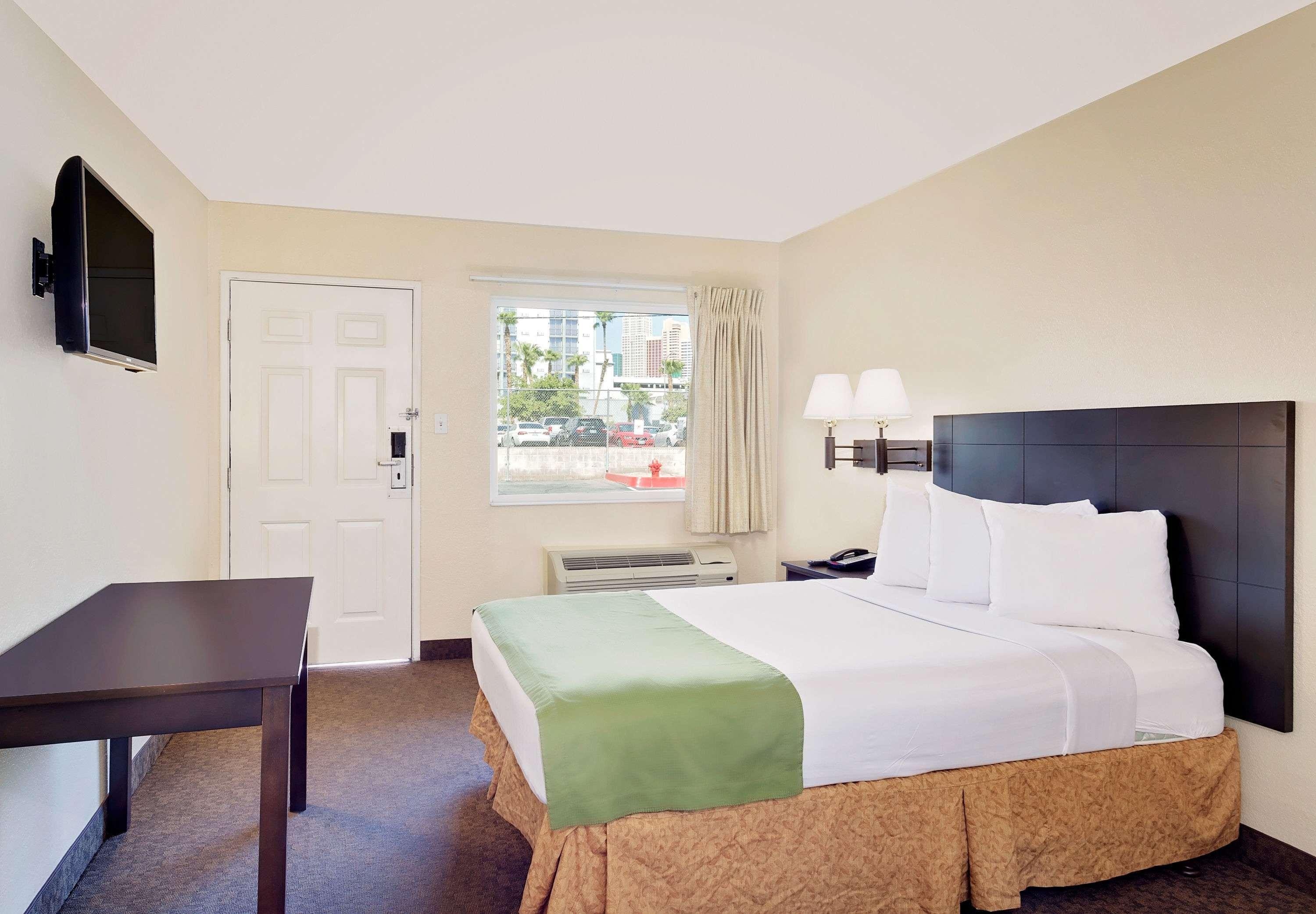 Howard Johnson By Wyndham Las Vegas Near The Strip Εξωτερικό φωτογραφία