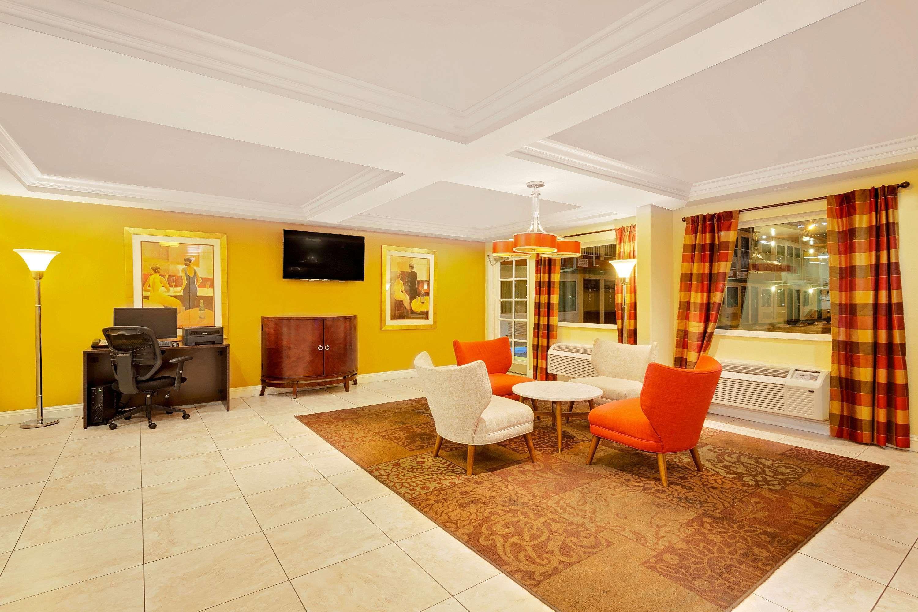 Howard Johnson By Wyndham Las Vegas Near The Strip Εξωτερικό φωτογραφία