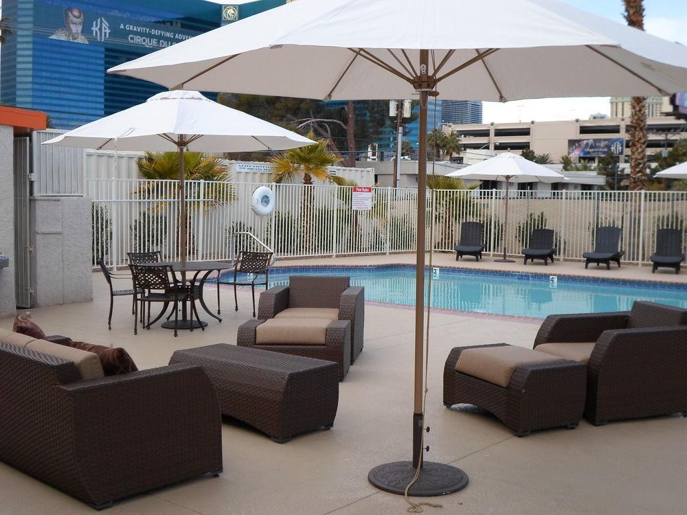 Howard Johnson By Wyndham Las Vegas Near The Strip Εξωτερικό φωτογραφία