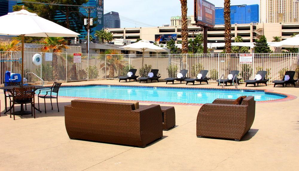 Howard Johnson By Wyndham Las Vegas Near The Strip Εξωτερικό φωτογραφία