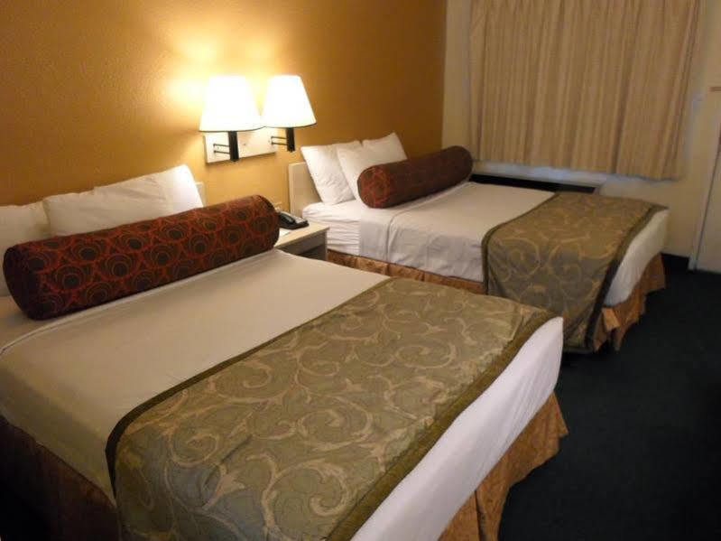 Howard Johnson By Wyndham Las Vegas Near The Strip Εξωτερικό φωτογραφία